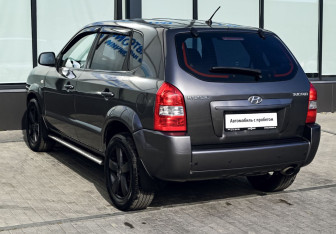 Подержанный автомобиль Hyundai Tucson 2008 года (3 фото)