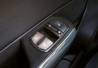 Подержанный автомобиль Opel Corsa 2011 года (12 фото)