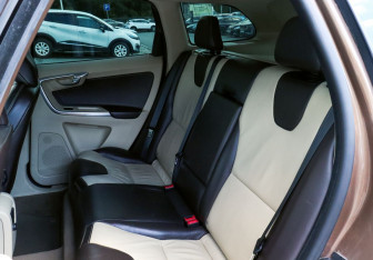 Подержанный автомобиль Volvo XC60 2012 года (18 фото)