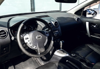 Подержанный автомобиль Nissan Qashqai 2008 года (15 фото)