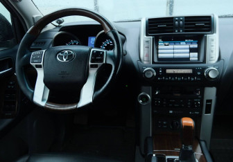 Подержанный автомобиль Toyota Land Cruiser Prado 2010 года (11 фото)
