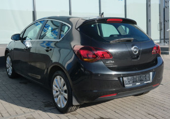 Подержанный автомобиль Opel Astra Hatchback 2011 года (3 фото)