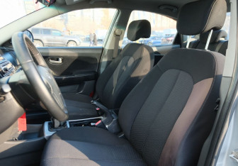 Подержанный автомобиль Hyundai Elantra Sedan 2007 года (16 фото)