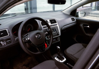 Подержанный автомобиль Volkswagen Polo Sedan 2016 года (15 фото)