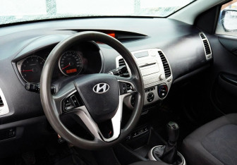 Подержанный автомобиль Hyundai i20 2010 года (16 фото)
