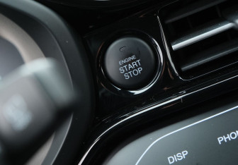 Подержанный автомобиль Москвич 3 2024 года (15 фото)