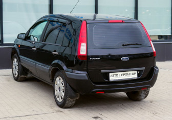 Подержанный автомобиль Ford Fusion 2008 года (3 фото)