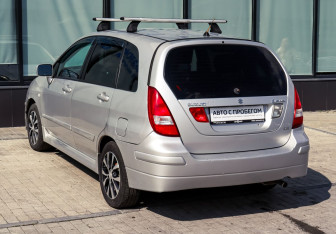 Подержанный автомобиль Suzuki Liana Wagon 2004 года (3 фото)