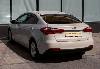 Подержанный автомобиль Kia Cerato Sedan 2013 года (3 фото)