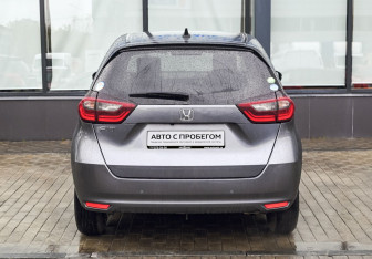 Подержанный автомобиль Honda Fit 2021 года (4 фото)
