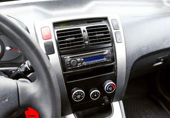 Подержанный автомобиль Hyundai Tucson 2008 года (10 фото)