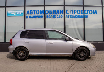 Подержанный автомобиль Honda Civic Hatchback 2001 года (6 фото)