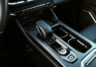 Подержанный автомобиль Geely Okavango 2024 года (16 фото)