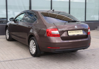 Подержанный автомобиль Skoda Octavia Liftback 2018 года (3 фото)