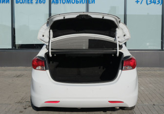 Подержанный автомобиль Hyundai Avante Sedan 2011 года (18 фото)