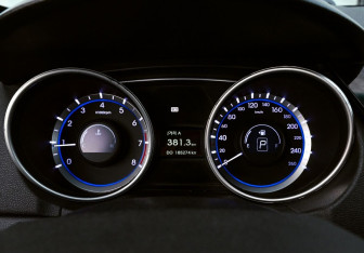 Подержанный автомобиль Hyundai Sonata 2010 года (9 фото)