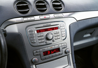 Подержанный автомобиль Ford S-MAX 2008 года (15 фото)