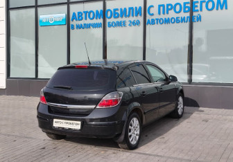 Подержанный автомобиль Opel Astra Hatchback 2013 года (5 фото)
