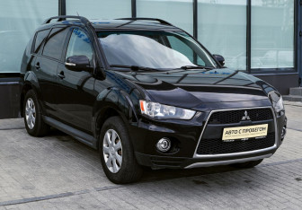 Подержанный автомобиль Mitsubishi Outlander 2011 года (7 фото)