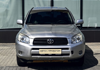 Подержанный автомобиль Toyota RAV4 2007 года (8 фото)