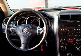 Подержанный автомобиль Suzuki Grand Vitara 2008 года (18 фото)