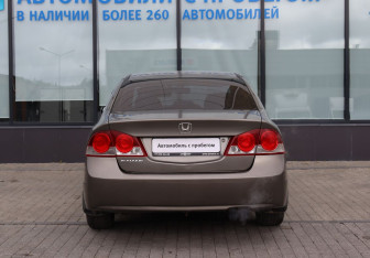 Подержанный автомобиль Honda Civic Sedan 2007 года (4 фото)