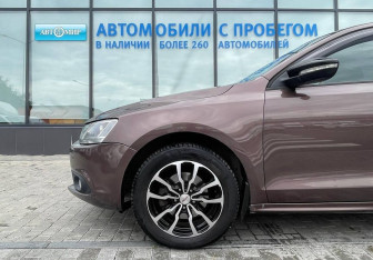 Подержанный автомобиль Volkswagen Jetta Sedan 2014 года (17 фото)