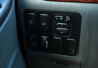 Подержанный автомобиль Toyota Land Cruiser Prado 2006 года (12 фото)