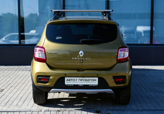 Подержанный автомобиль Renault Sandero 2015 года (4 фото)