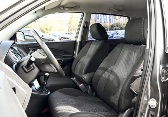 Подержанный автомобиль Hyundai Tucson 2008 года (14 фото)