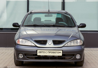 Подержанный автомобиль Renault Megane Sedan 2002 года (8 фото)