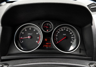 Подержанный автомобиль Opel Zafira Compactvan 2011 года (11 фото)