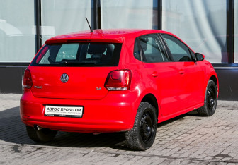 Подержанный автомобиль Volkswagen Polo Hatchback 2011 года (5 фото)