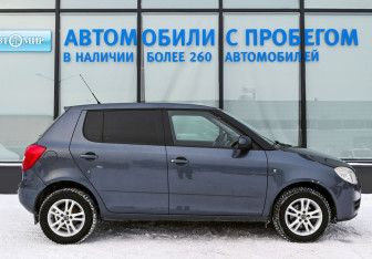 Подержанный автомобиль Skoda Fabia Hatchback 2009 года (6 фото)