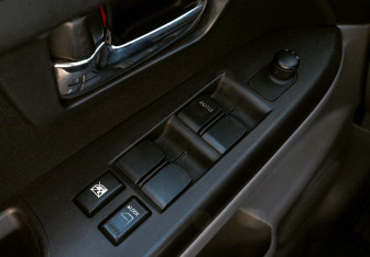 Подержанный автомобиль Suzuki SX4 Sedan 2011 года (12 фото)