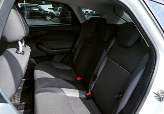 Подержанный автомобиль Ford Focus Hatchback 2011 года (17 фото)