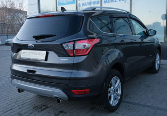 Подержанный автомобиль Ford Kuga 2017 года (5 фото)