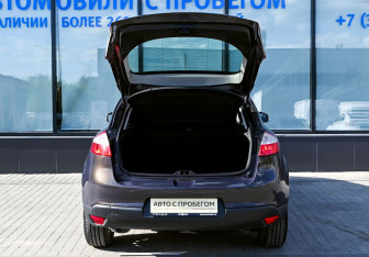Подержанный автомобиль Renault Megane Hatchback 2013 года (19 фото)
