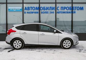Подержанный автомобиль Ford Focus Hatchback 2011 года (6 фото)