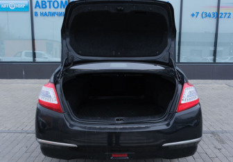 Подержанный автомобиль Nissan Teana 2012 года (17 фото)