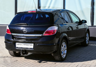 Подержанный автомобиль Opel Astra Hatchback 2005 года (5 фото)