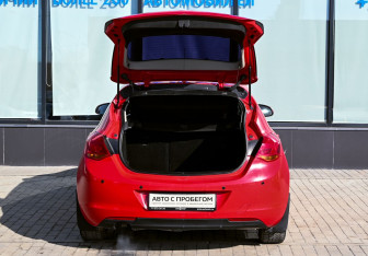 Подержанный автомобиль Opel Astra Hatchback 2012 года (20 фото)