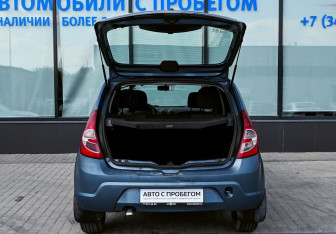 Подержанный автомобиль Renault Sandero 2012 года (18 фото)