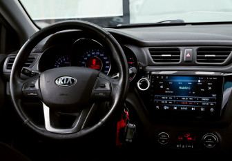 Подержанный автомобиль Kia Rio Sedan 2013 года (19 фото)