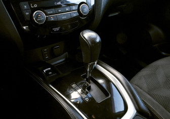 Подержанный автомобиль Nissan X-Trail 2015 года (10 фото)