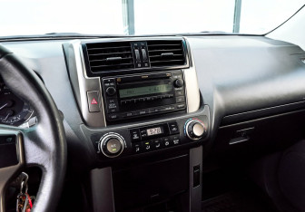 Подержанный автомобиль Toyota Land Cruiser Prado 2012 года (10 фото)