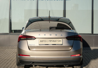 Подержанный автомобиль Skoda Rapid Liftback 2021 года (4 фото)
