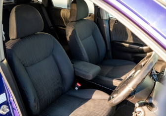 Подержанный автомобиль Honda Civic Hatchback 2003 года (13 фото)