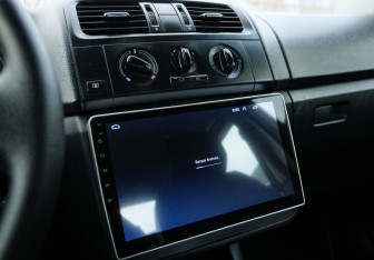 Подержанный автомобиль Skoda Fabia Hatchback 2012 года (12 фото)