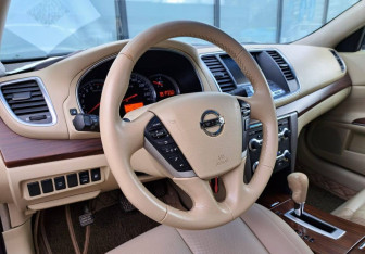 Подержанный автомобиль Nissan Teana 2011 года (9 фото)